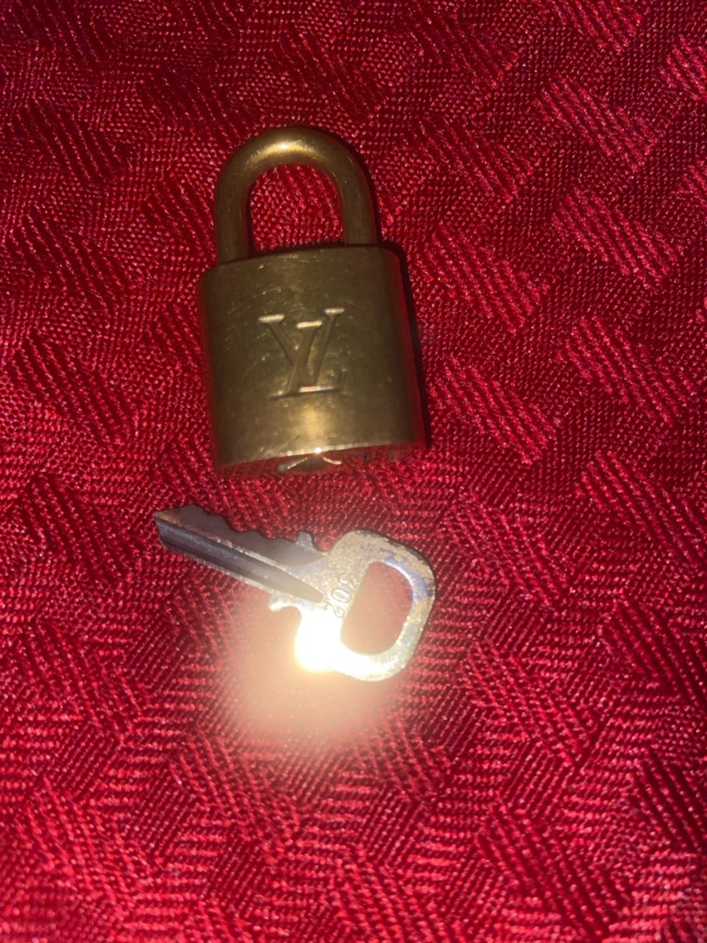 Louis Vuitton #302 Padlock and Key - Picture 3 of 7